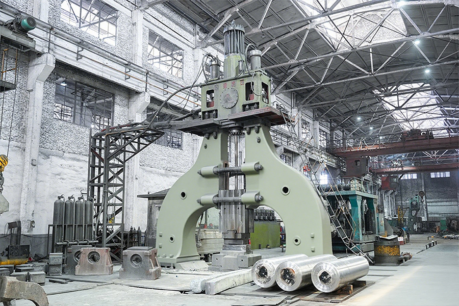 Młot hydrauliczny do kucia matrycowego z podwójnym/pojedynczym ramieniem